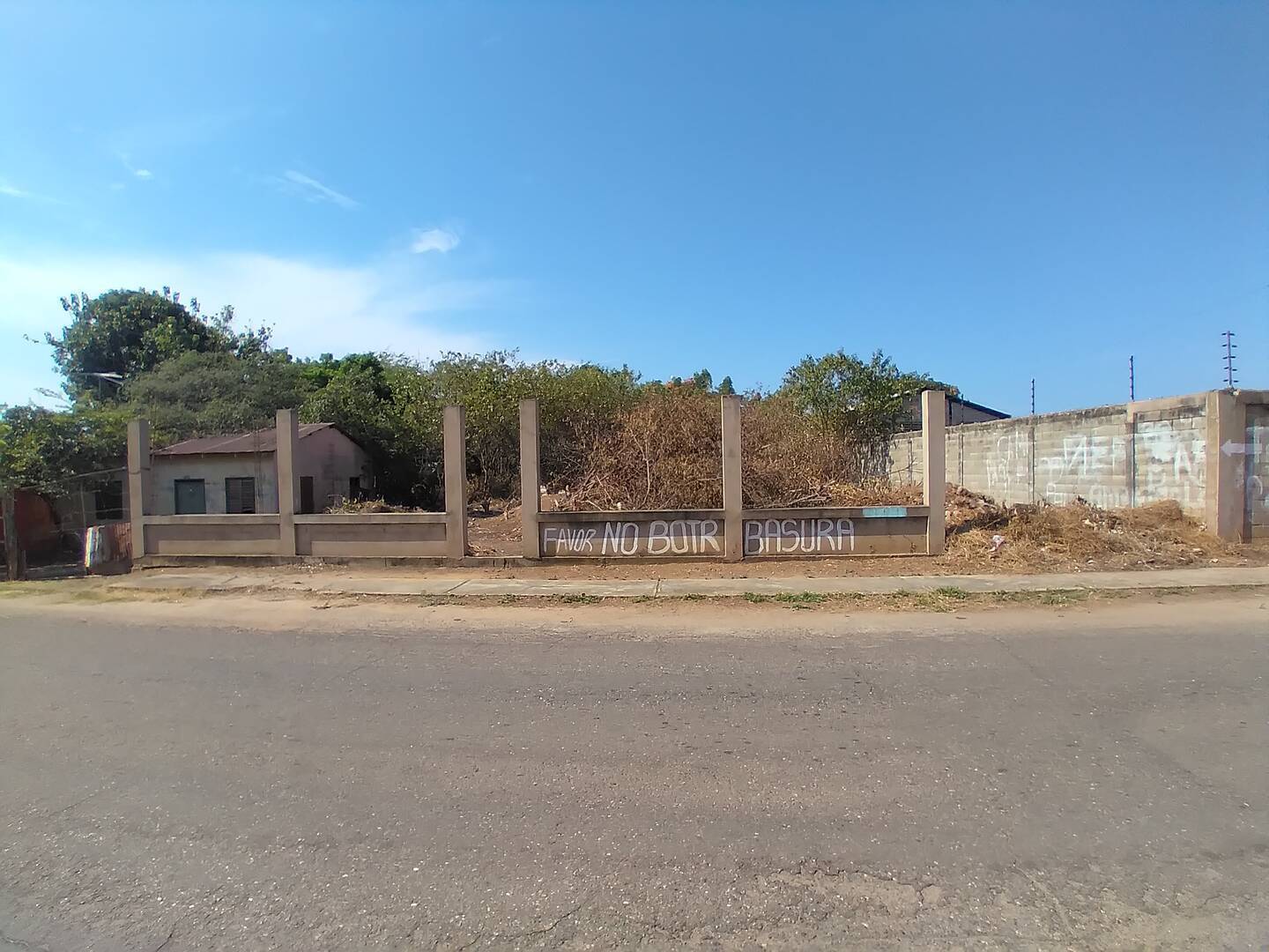 #318 - TERRENO para Venta en Ciudad Ojeda - V