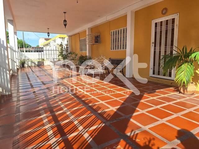 #1055 - CASA para Venta en Ciudad Ojeda - V - 2