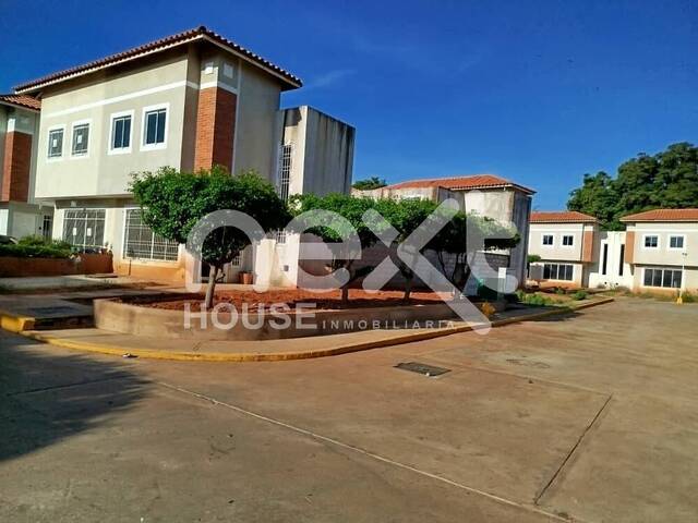 #1226 - TOWNHOUSE para Venta en Maracaibo - V - 2